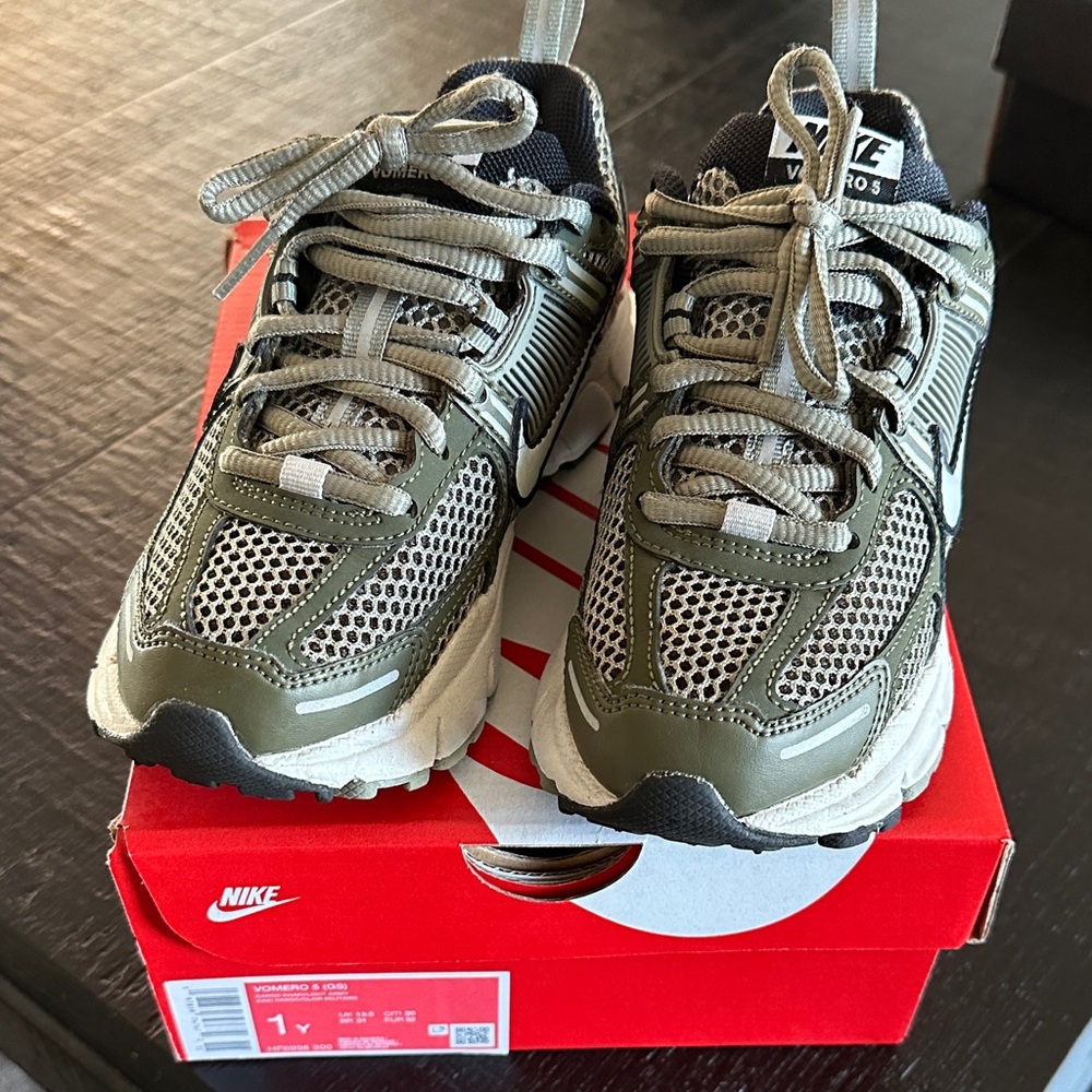Nike Vomero PS 1y
